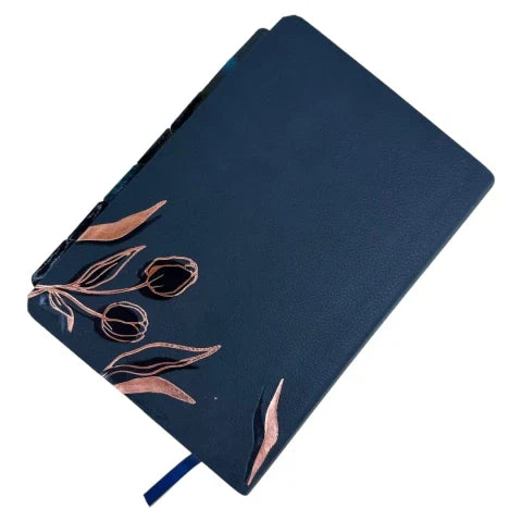 Bíblia da Mulher de Estudos Grande Preta Aston, Capa Luxo com Abas (NAA)