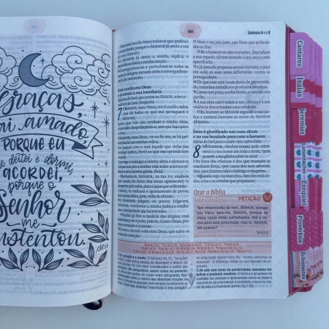 Bíblia da Mulher de Estudos Pink com Abas e Marca-Páginas Glitter (ARC)