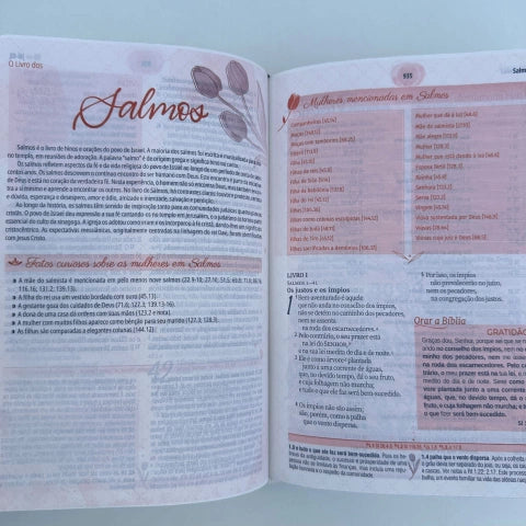Bíblia da Mulher de Estudos Branca Tulipas Compacta, Capa Luxo (ARC)