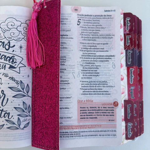 Bíblia da Mulher de Estudos Tulipas Vermelhas com Abas, Pingentes e Marca-Páginas (NAA)